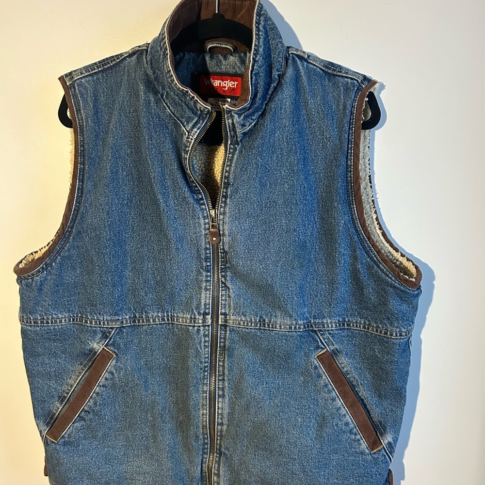 Wrangler Hero Sherpa Lined Vest size Large